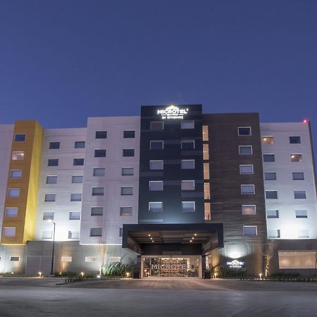 Microtel Inn & Suites By Wyndham Irapuato Bagian luar foto