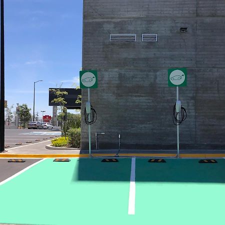 Microtel Inn & Suites By Wyndham Irapuato Bagian luar foto