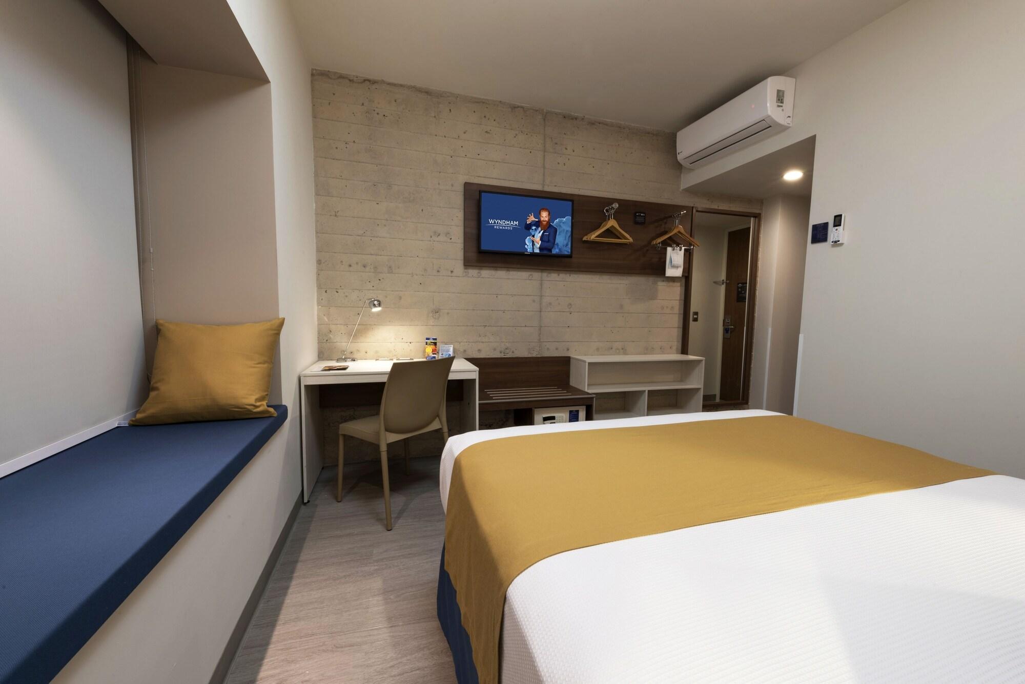 Microtel Inn & Suites By Wyndham Irapuato Bagian luar foto