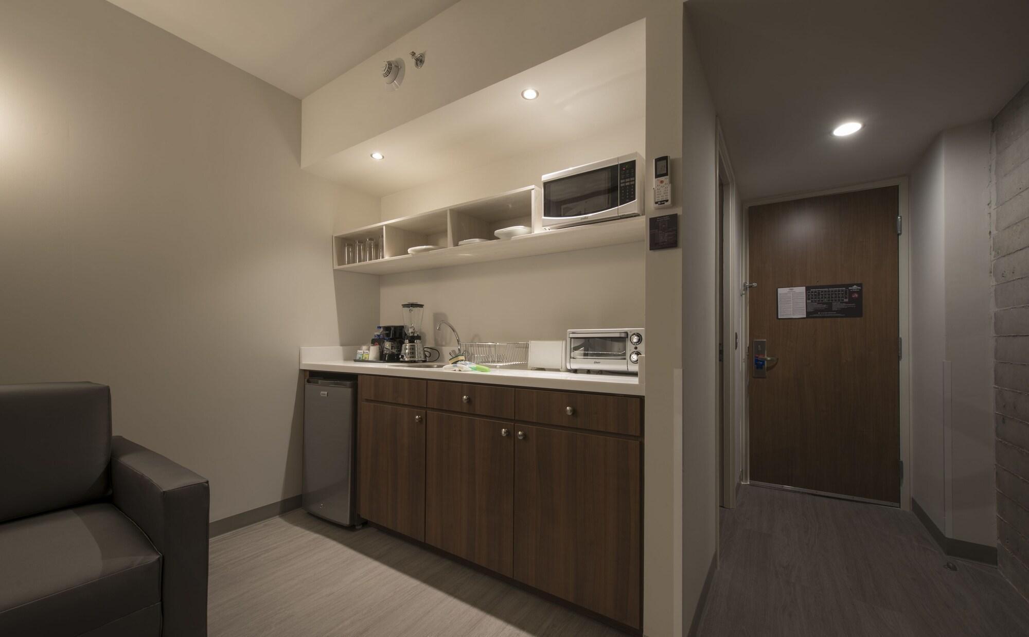 Microtel Inn & Suites By Wyndham Irapuato Bagian luar foto