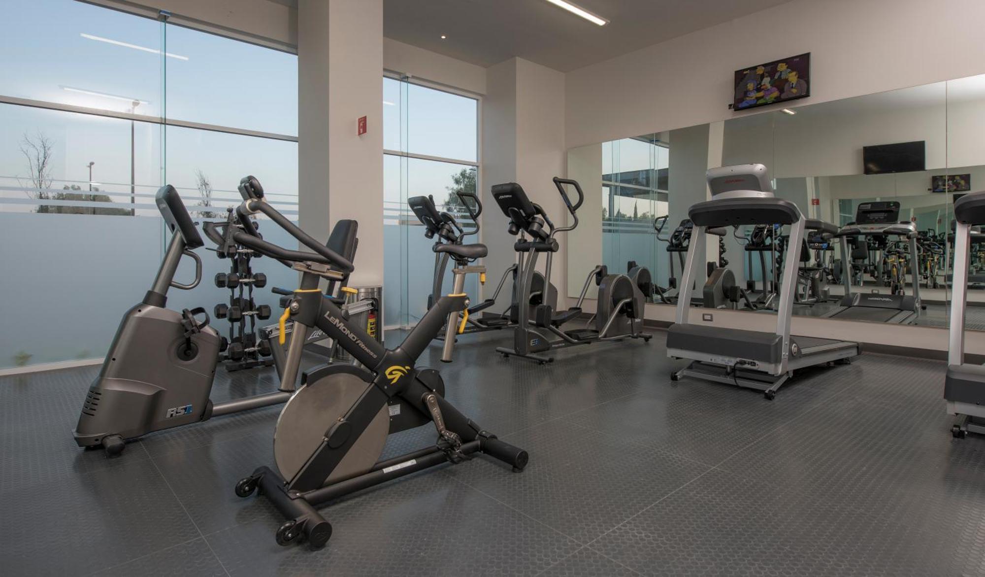 Microtel Inn & Suites By Wyndham Irapuato Bagian luar foto