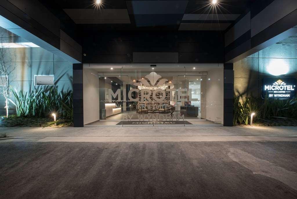 Microtel Inn & Suites By Wyndham Irapuato Bagian luar foto