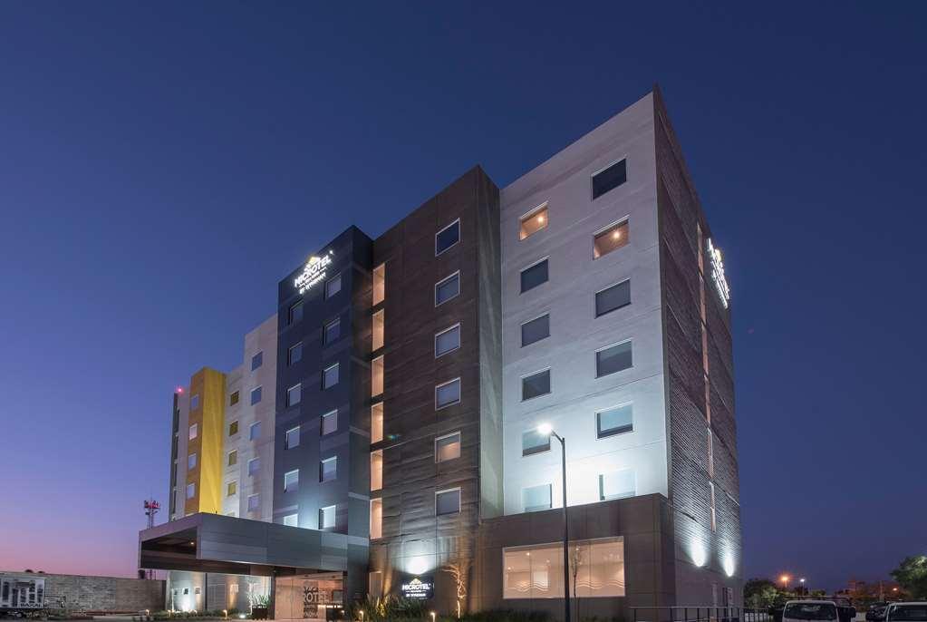 Microtel Inn & Suites By Wyndham Irapuato Bagian luar foto