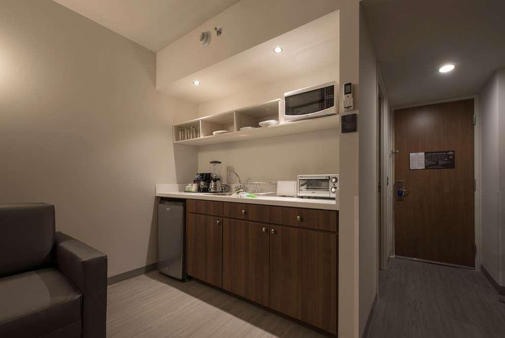 Microtel Inn & Suites By Wyndham Irapuato Ruang foto