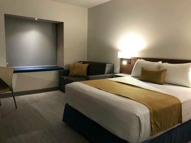 Microtel Inn & Suites By Wyndham Irapuato Bagian luar foto