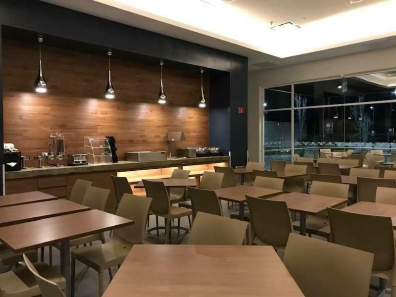 Microtel Inn & Suites By Wyndham Irapuato Bagian luar foto