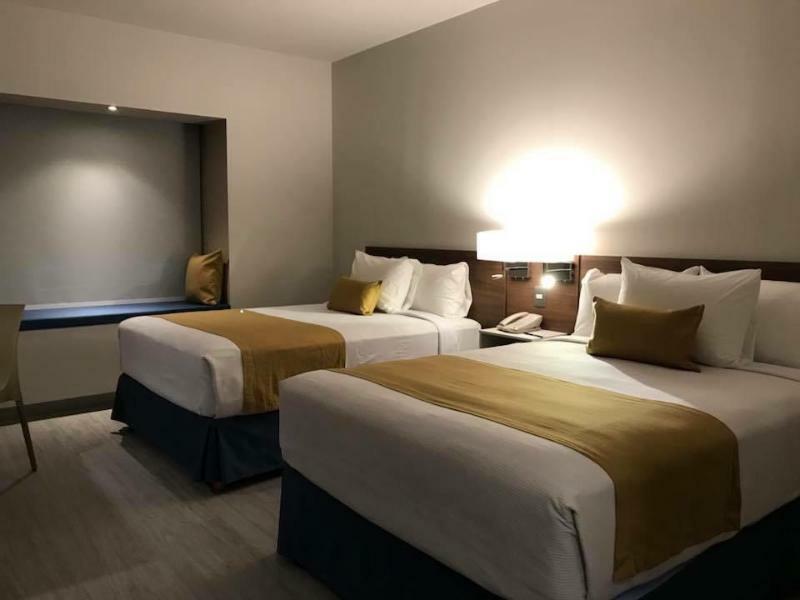 Microtel Inn & Suites By Wyndham Irapuato Bagian luar foto