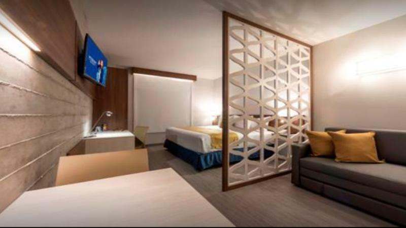 Microtel Inn & Suites By Wyndham Irapuato Bagian luar foto