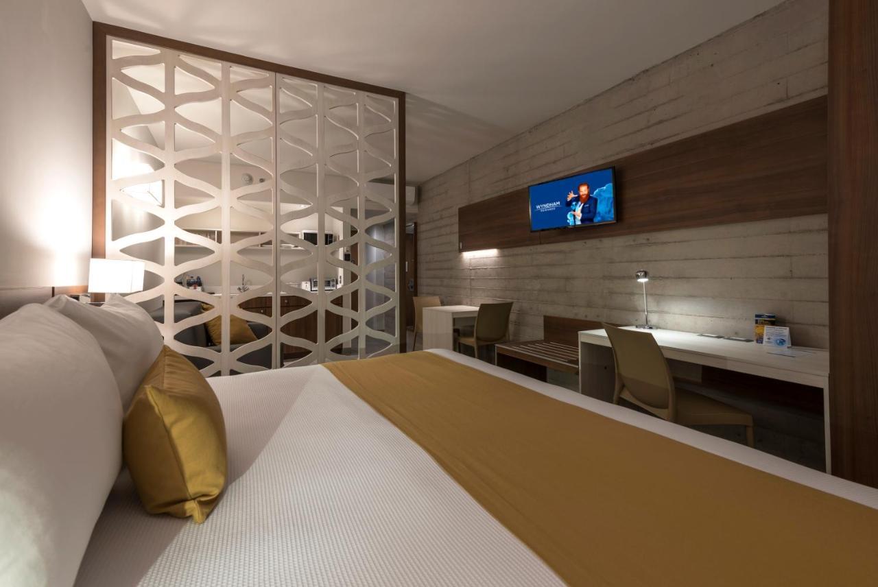 Microtel Inn & Suites By Wyndham Irapuato Bagian luar foto