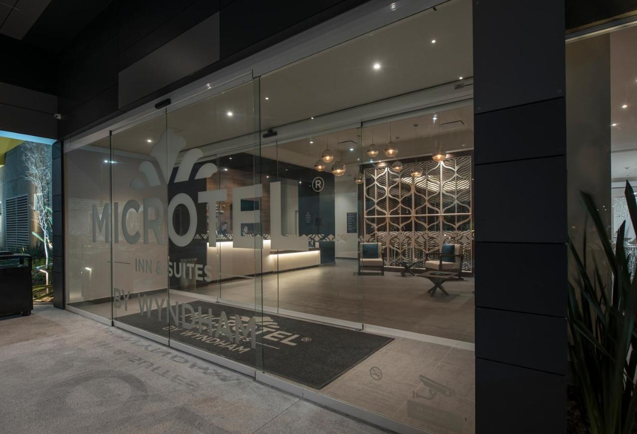 Microtel Inn & Suites By Wyndham Irapuato Bagian luar foto