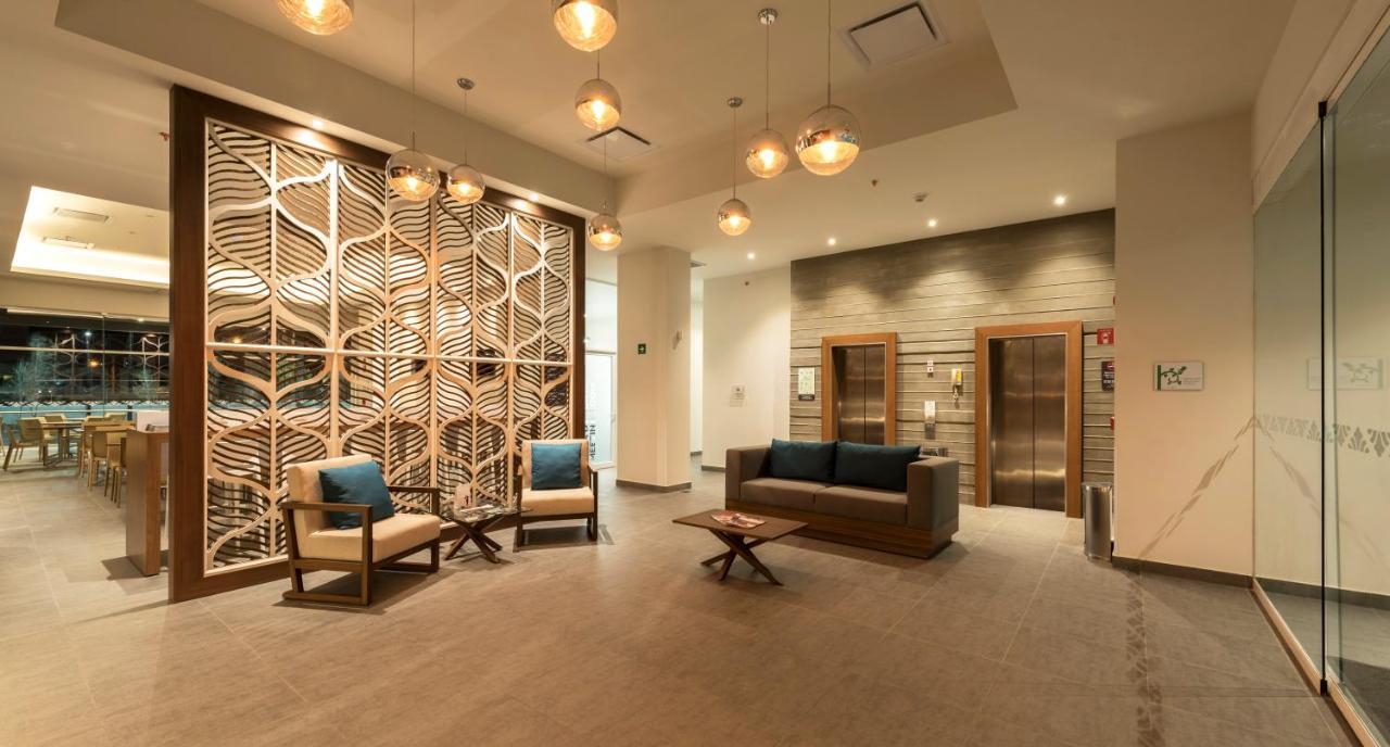 Microtel Inn & Suites By Wyndham Irapuato Bagian luar foto