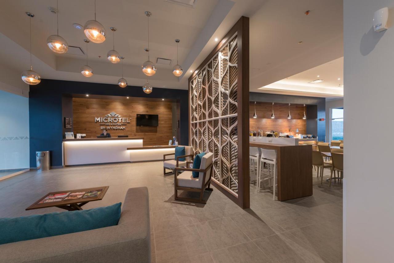 Microtel Inn & Suites By Wyndham Irapuato Bagian luar foto